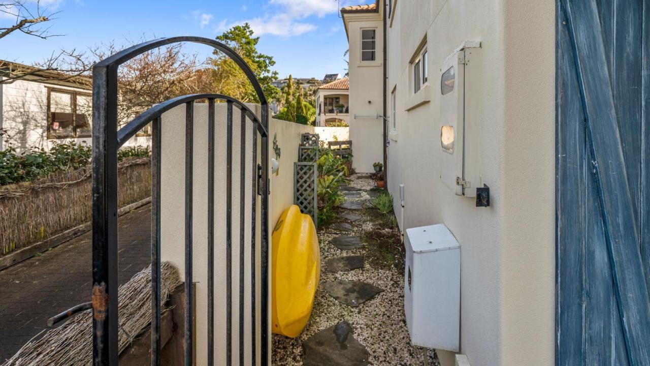 Beachfront Beauty Whangaparaoa Exterior photo